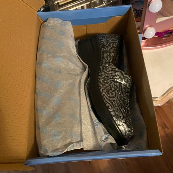 Shoes - Picture 3 of 5